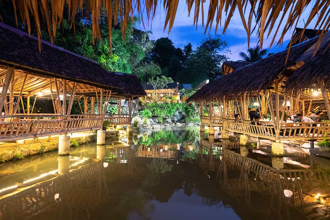 Gurih 7 Bogor - Saung Lesehan & Kuliner Sunda